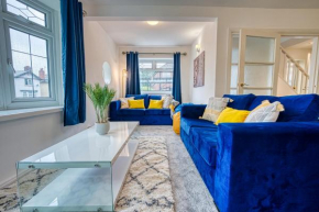 Modern 3 Bedroom 2 Bath House with Parking by 360Midlands Wednesbury, Birmingham